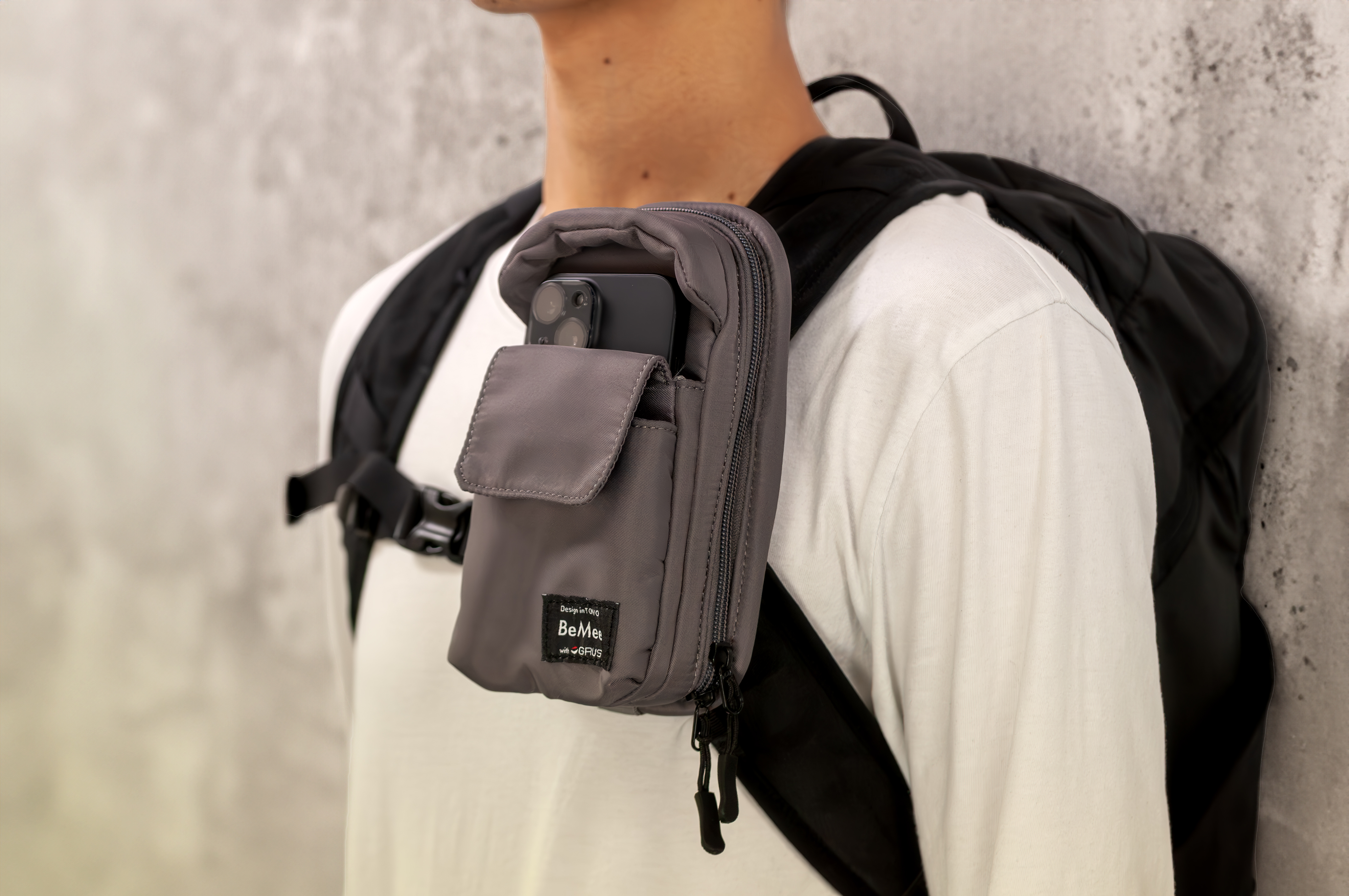 歩行支援アプリ対応スマートフォンポーチ BMWG001-ブラック