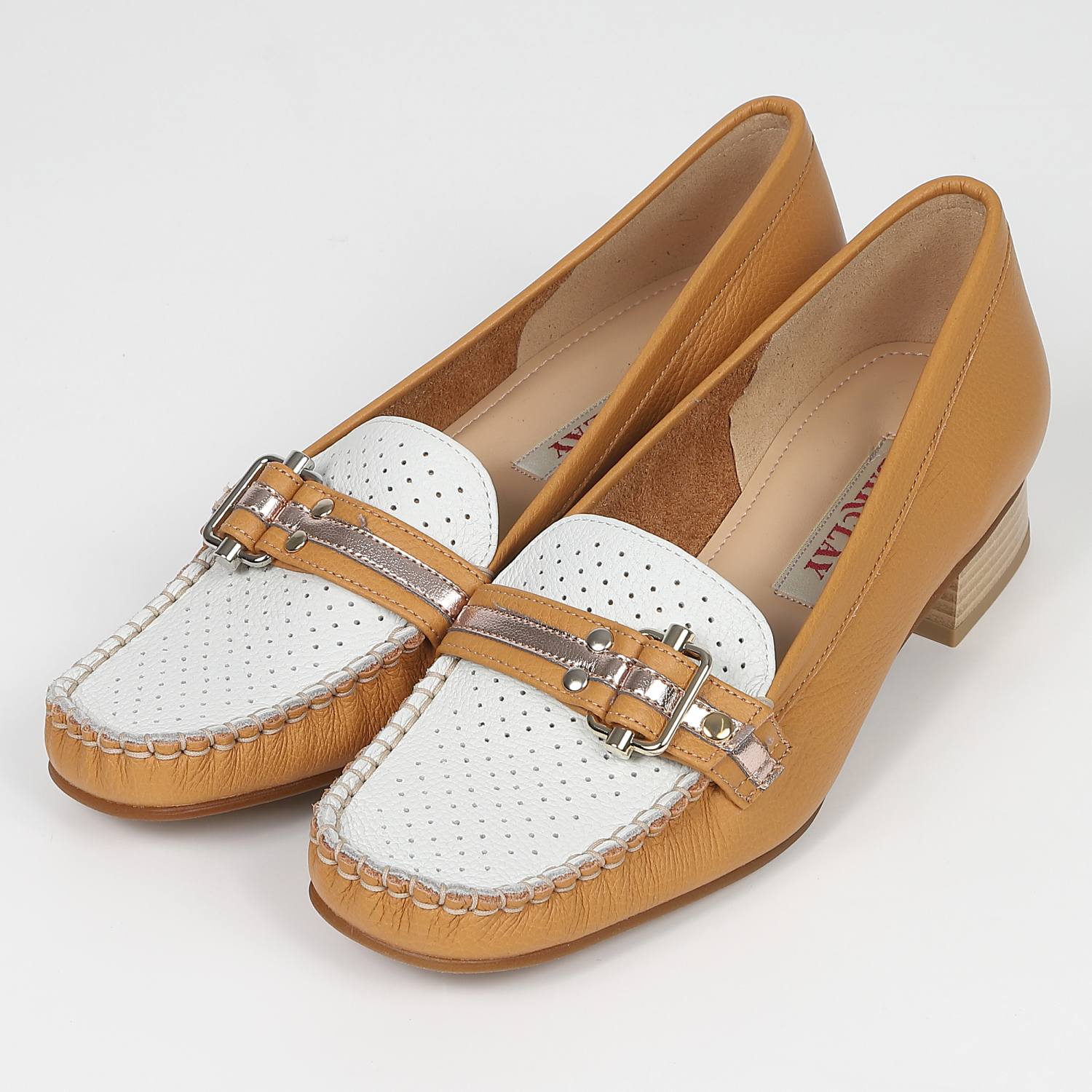 パンチングモカシンローファー