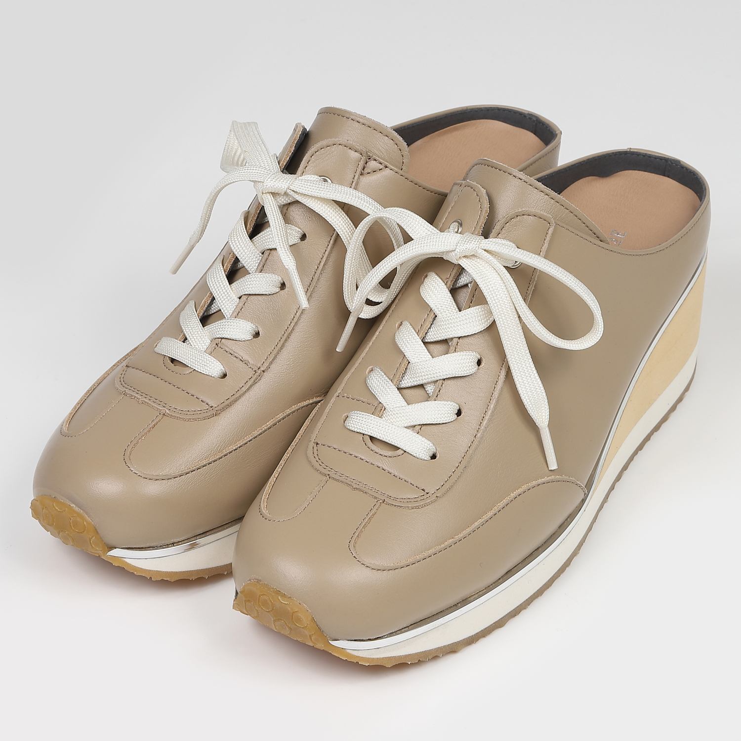 ミュールスニーカー