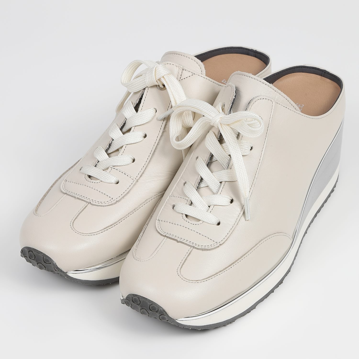 ミュールスニーカー