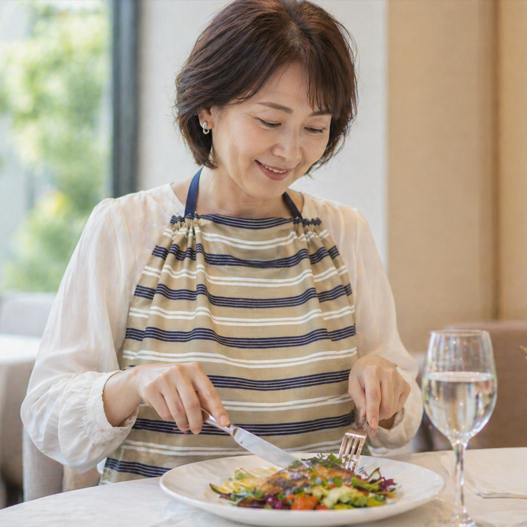 お食事エプロン エプロンになるハンカチ 布帛の騎士｜外食用 汚れ防止 携帯エプロン 日本製 ボーダーベージュ